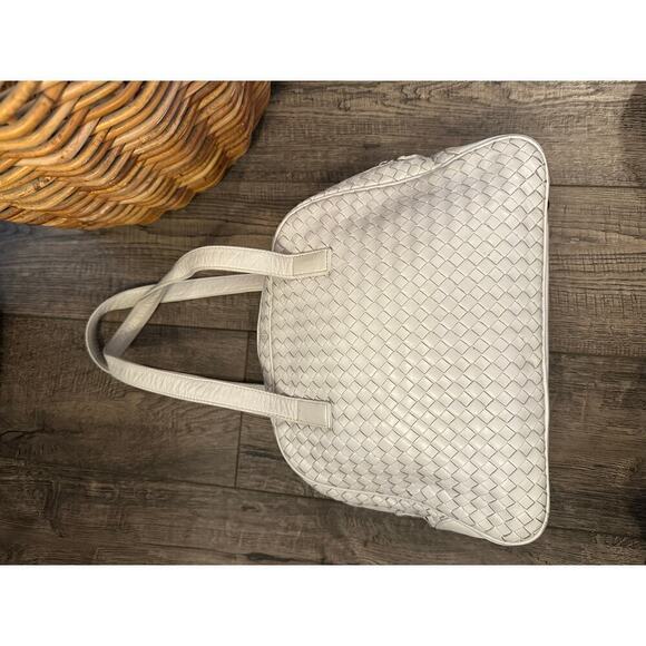 Bloomingdale’s Women's Cream woven leather Intrecciato Shoulder Bag vintage - Picture 5 of 13
